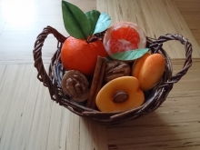 Korv šokolaadist puuviljadega,kreeka pähklitega ja kaneeliga